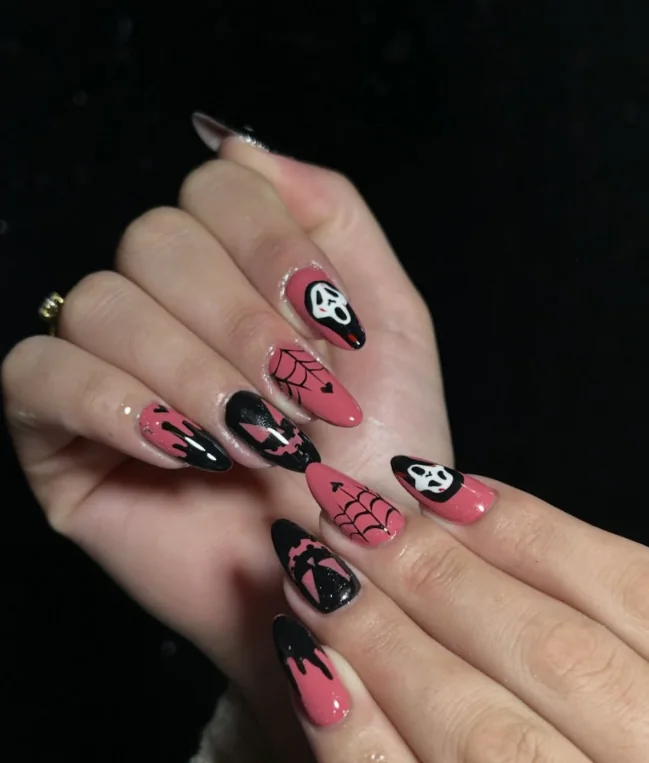 Unhas rosa e pretas com arte temática